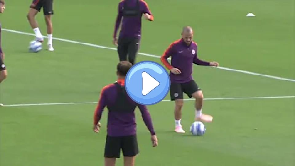 Video thumb: FILE: Former Man City and Spain legend David Silva announces retirement after serious knee injury
