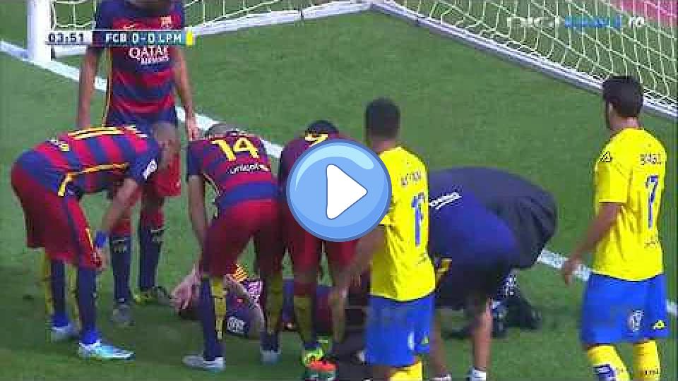 Video thumb: Lionel Messi's knee injury in the Barcelona vs. Las Palmas match on September 26, 2015, ended with a 2-1 victory for Barcelona.