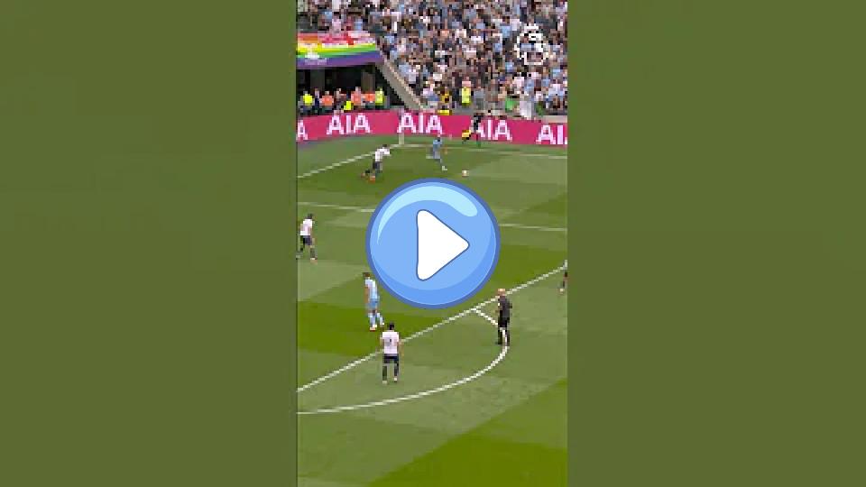 Video thumb: Riyad Mahrez: Master of the Fake Shot #Shorts