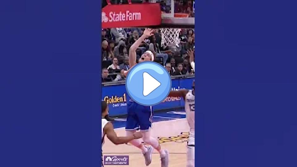 Play video: Kevin Huerter went to the Kings' locker room after sustaining an apparent wrist injury. | NBC Sports California Video thumb: Kevin Huerter went to the Kings' locker room after sustaining an apparent wrist injury. | NBC Sports California