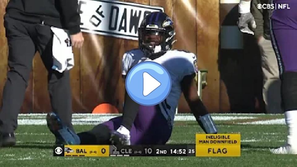 Video thumb: Lamar Jackson Ankle Injury vs. Browns (CARTED OFF FIELD)