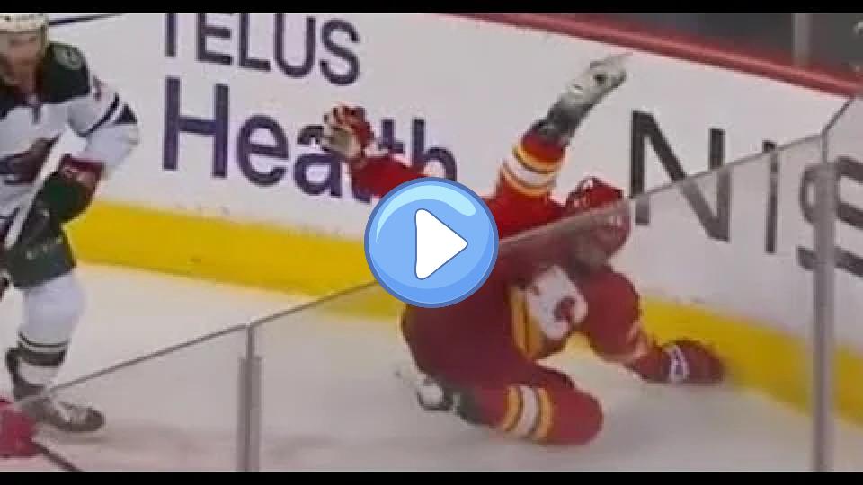 Video thumb: Flames' Markstrom saves Oliver Kylington after a big hit into the boards