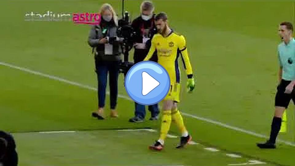 Video thumb: No! David De Gea is injured badly. Man Utd is in trouble.