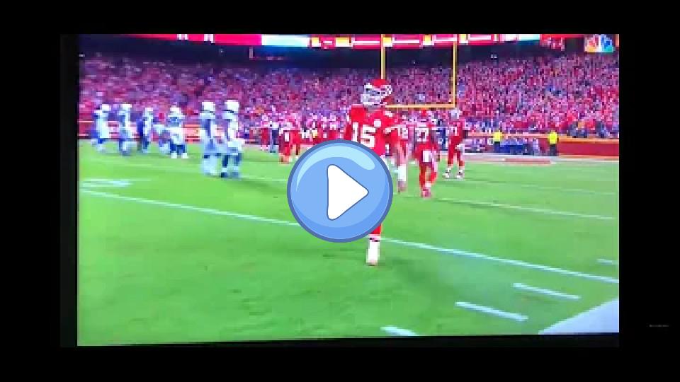 Video thumb: Patrick Mahomes Ankle Injury vs. Colts - Sunday Night Football, October 6, 2019