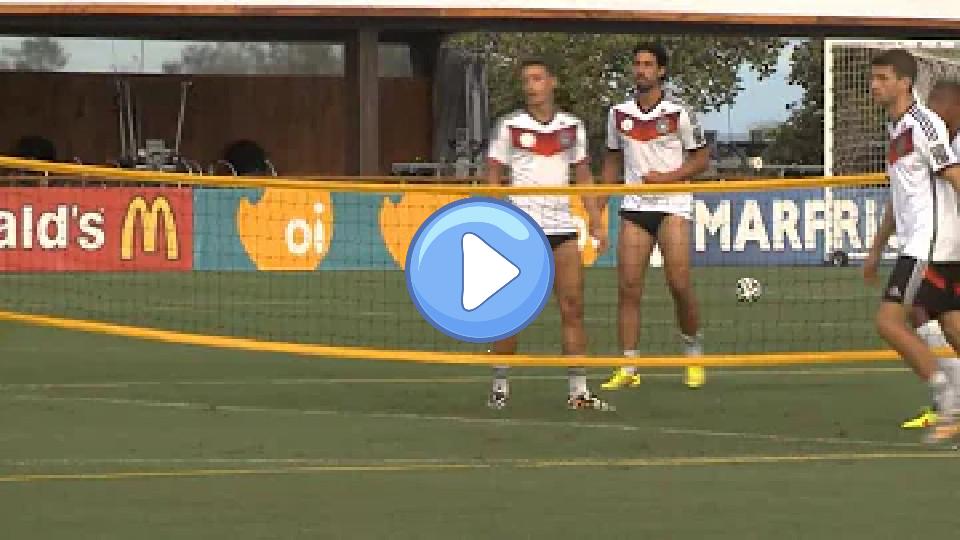 Video thumb: Mesut Ozil's knee injury could sideline him for 12 weeks.