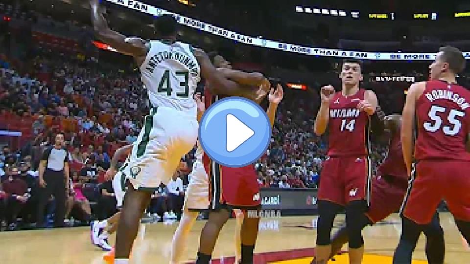 Video thumb: Thanasis with the hard foul on Kyle Lowry | Heat vs. Bucks | 2021-22 NBA Season