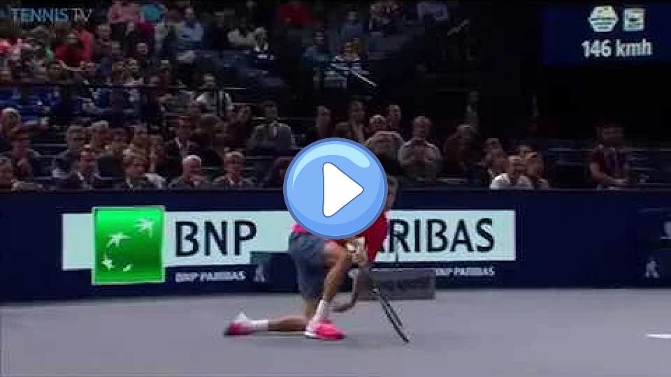 Video thumb: Gilles Simon breaks Benneteau's serve despite sitting down mid-point: R1 2016 ATP Paris