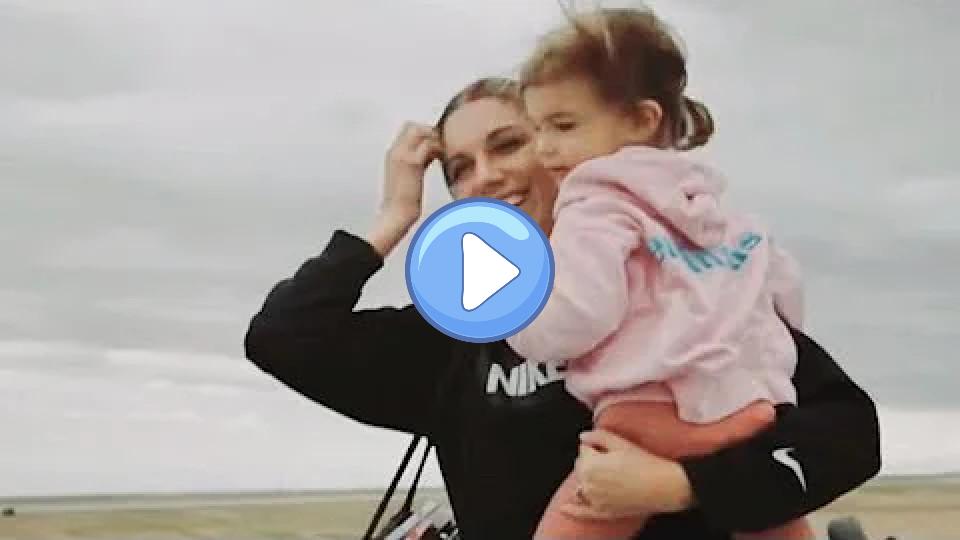 Video thumb: On USWNT Airlines, we always let the kids board first! 😂 | @uswnt