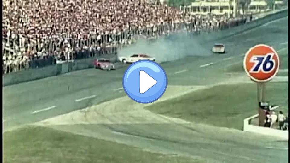 Video thumb: The 1976 Daytona 500: Last Lap Crash - Richard Petty and David Pearson