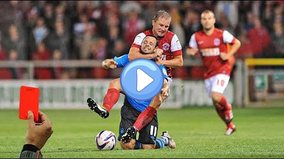 Video thumb: Absolutely bizarre red card actions!