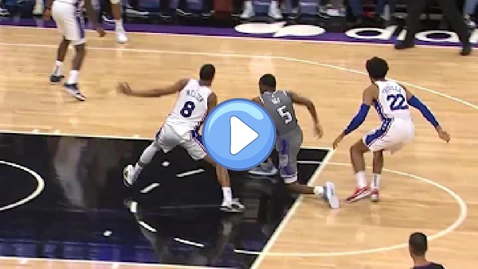 Video thumb: De'Aaron Fox is the fastest player in the NBA right now!