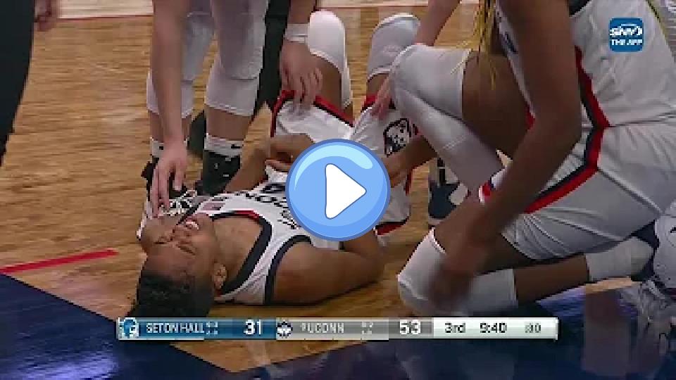 Video thumb: Scary Fall by Aubrey Griffin, Lands on Her Hip | #9 UConn Huskies Women's Basketball vs. Seton Hall