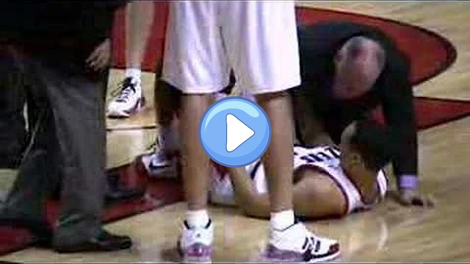 Video thumb: Portland Trail Blazer Brandon Roy goes down