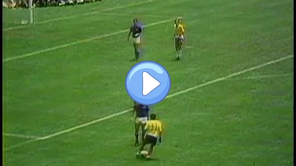 Video thumb: Rivellino's famous elastico (flip flap) against Italy in the final of the 1970 World Cup