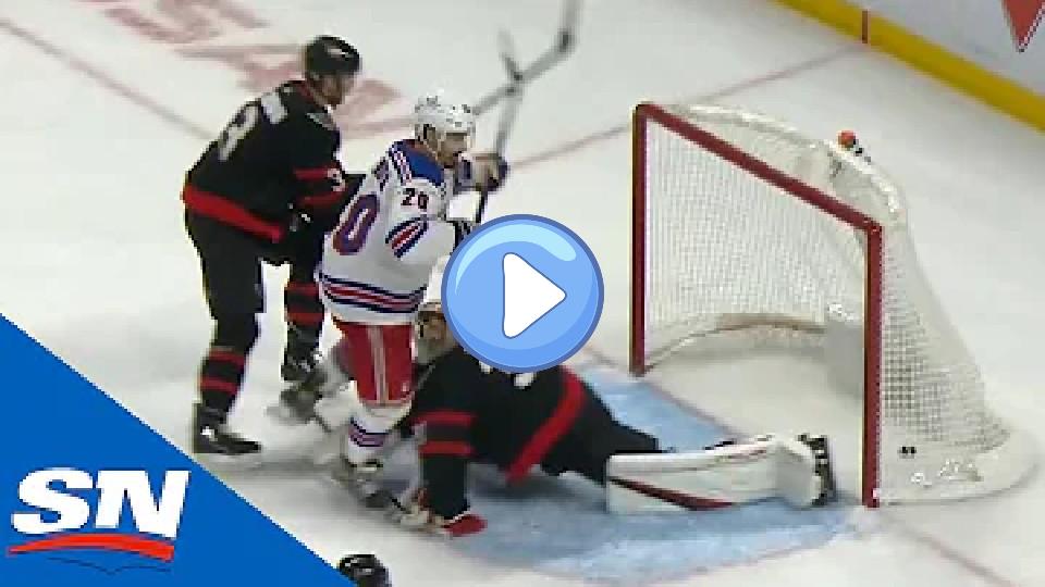 Video thumb: Matt Murray Forced to Leave Game After Taking Knee to Head