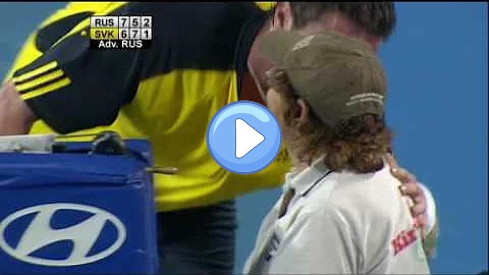 Video thumb: Marat Safin kissing the net cord lady after accidentally hitting her with the ball (funny)