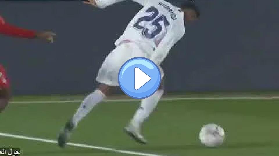 Video thumb: Rodrigo's severe injury against Granada