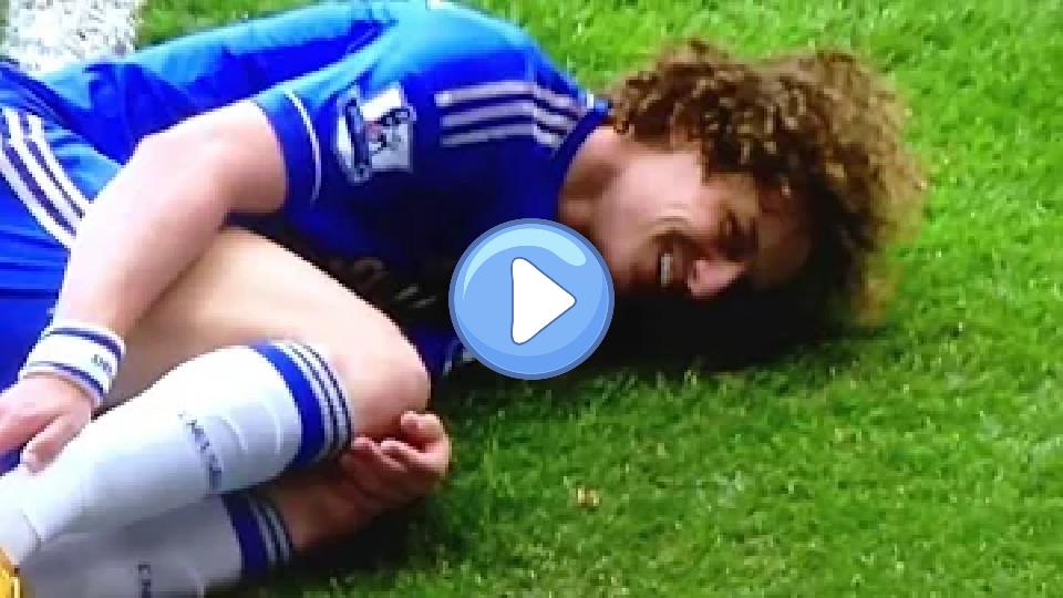Video thumb: David Luiz Smiles After Rafael's Sending Off! LOL