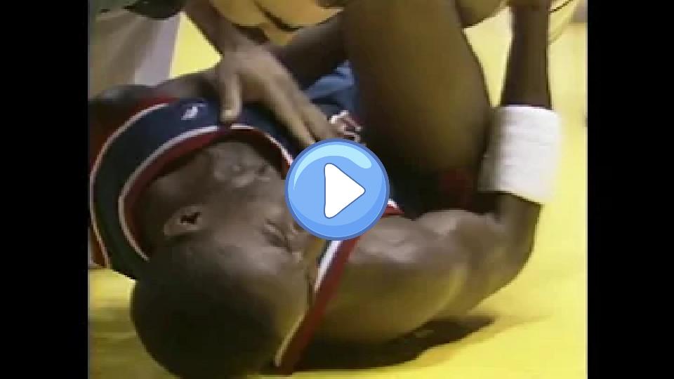 Video thumb: Isiah Thomas Scores 25 in a Quarter on Injured Ankle | 30th Anniversary