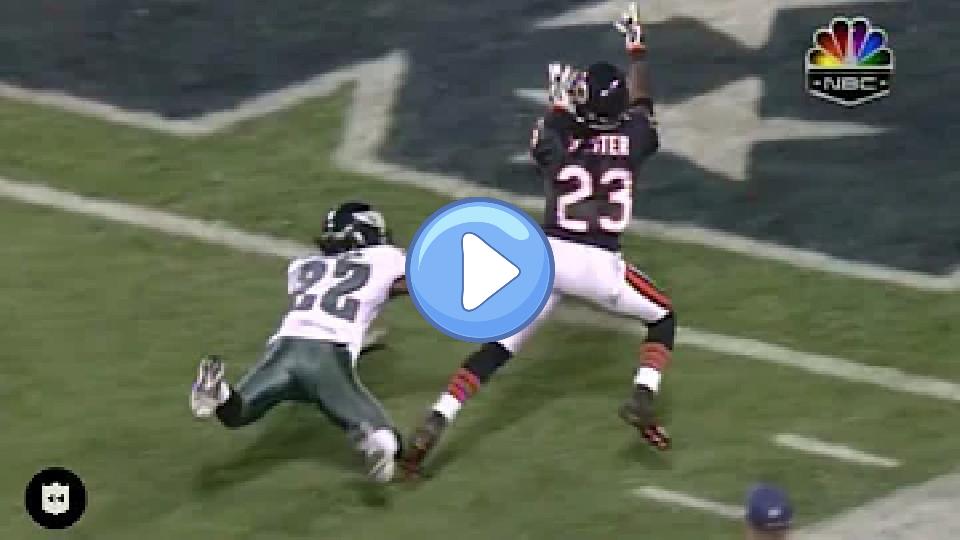 Play video: Kyle Orton, Bears Defense Step Up to Top Eagles | NFL Throwback Video thumb: Kyle Orton, Bears Defense Step Up to Top Eagles | NFL Throwback