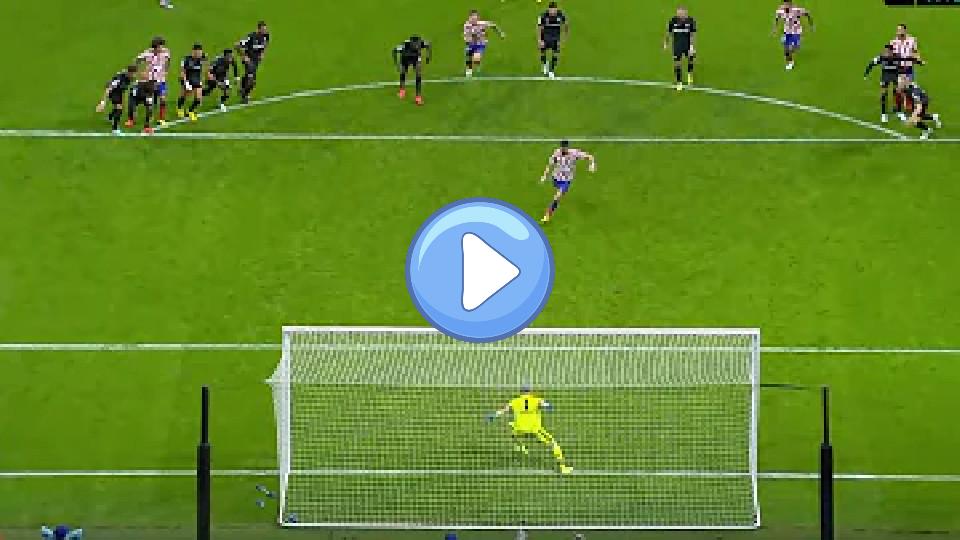 Video thumb: Atletico Madrid, Bayern Leverkusen, Carrasco's penalty missed in the last minutes.