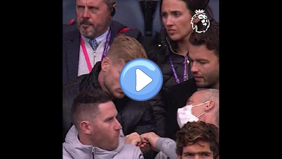 Play video: Timo Werner sharing his sweets 🍬 #Shorts Video thumb: Timo Werner sharing his sweets 🍬 #Shorts