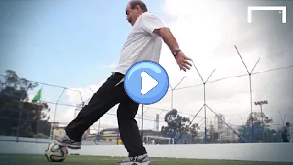 Video thumb: He's still got it! Rivellino shows off his 'elastico'