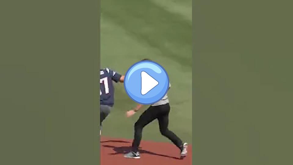 Video thumb: Tom Brady tackles Gronk 🤣 #shorts