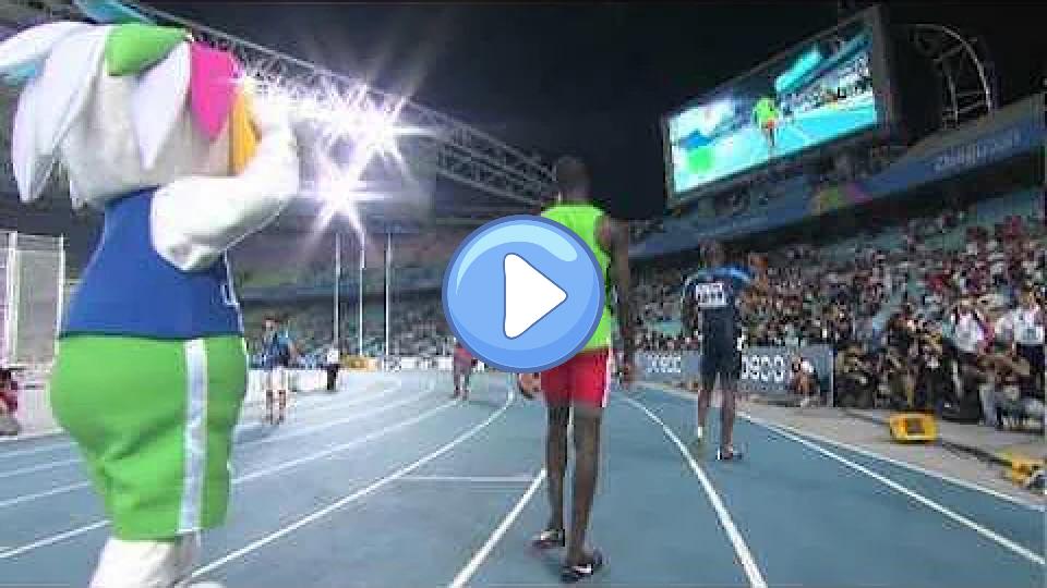 Video thumb: Kirani James snatches victory in the men's 400m final.