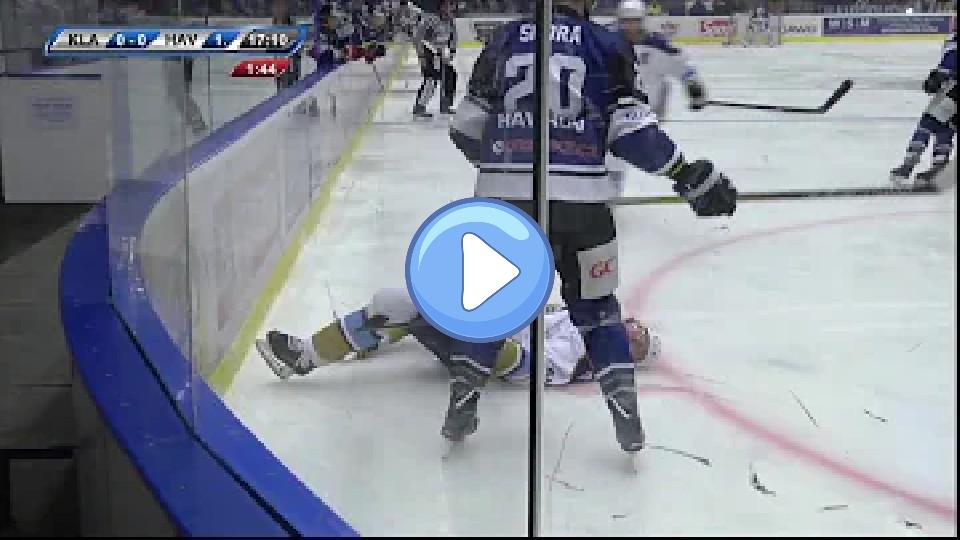 Video thumb: Jaromír Jágr injured after collision with the boards.