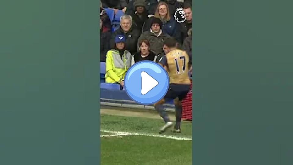Play video: Alexis Sanchez Takes a Seat #Shorts Video thumb: Alexis Sanchez Takes a Seat #Shorts