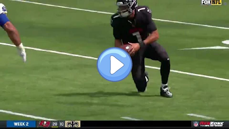 Play video: Marcus Mariota's incredible recovery after slip Video thumb: Marcus Mariota's incredible recovery after slip