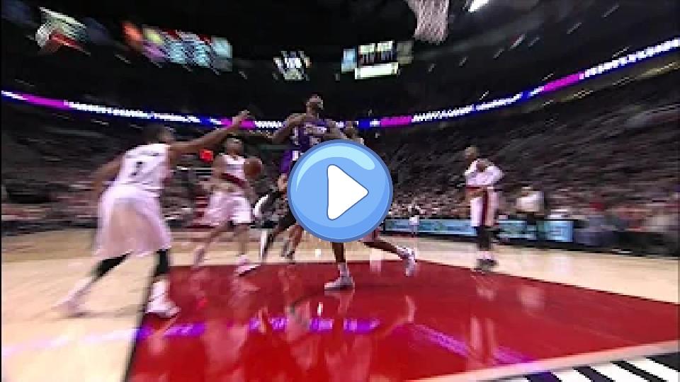 Video thumb: LaMarcus Aldridge Hand Injury: Sacramento Kings at Portland Trail Blazers