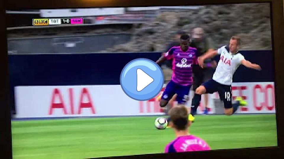 Video thumb: Harry Kane sustains serious injury against Sunderland in 2016.