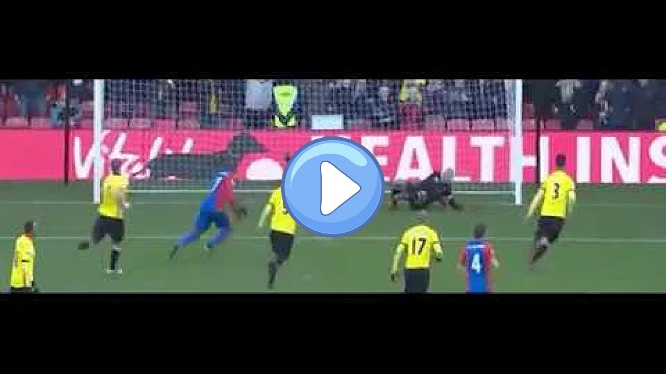 Video thumb: Christian Benteke missed a penalty against Watford on December 26, 2016.