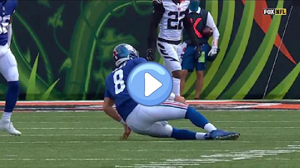 Video thumb: Daniel Jones Hamstring Injury Full Sequence | NFL Week 12