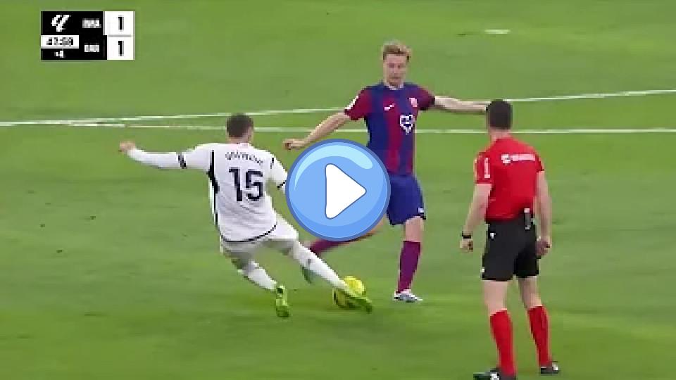 Video thumb: Frenkie de Jong injury and his exit from the match between Real Madrid and Barcelona today.
