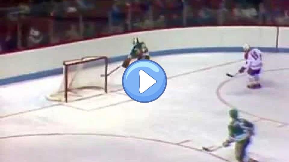 Video thumb: Gordie Howe's Final NHL Goal #GiveItToCheech