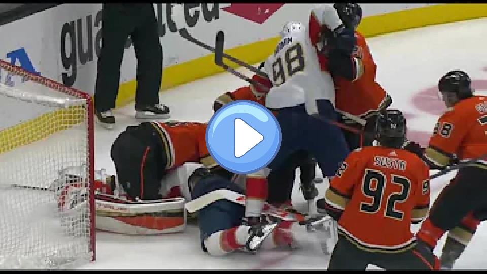 Video thumb: John Gibson confronts Mason Marchment after a collision.