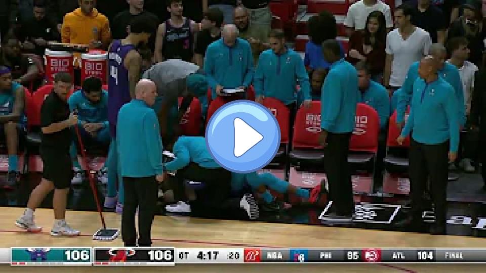 Video thumb: Dennis Smith Jr. lands badly, rolls his left ankle, and hops to the locker room.