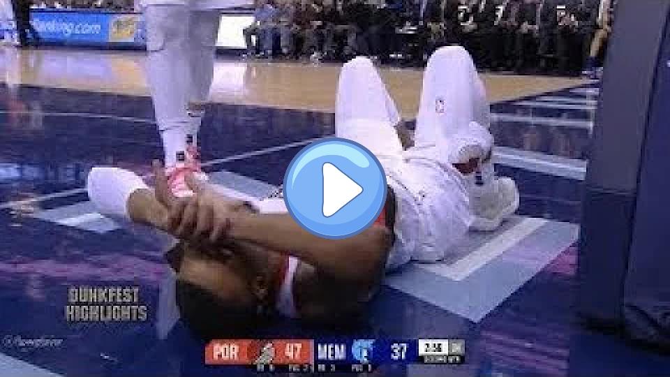 Video thumb: Damian Lillard Suffers Nasty Ankle Injury Against Grizzlies