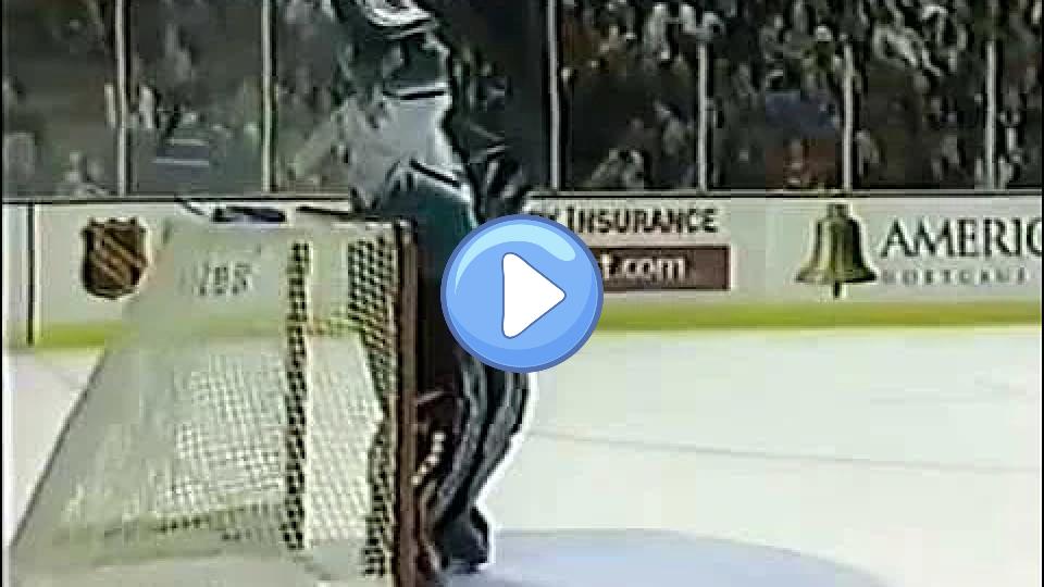 Video thumb: Krzysztof Oliwa hit Jean-Sebastien Giguere