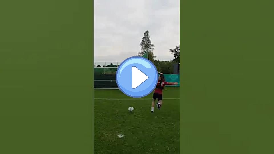 Video thumb: Who knew Çağlar Söyüncü had that in his locker 😱