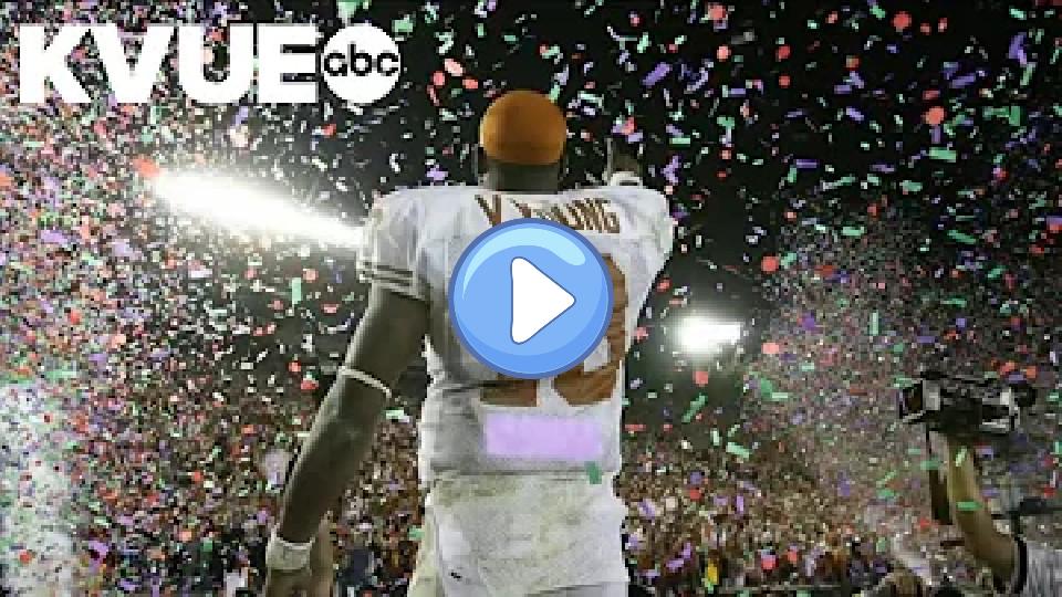 Video thumb: Reggie Bush says Vince Young was offered the Heisman Trophy after his was revoked.