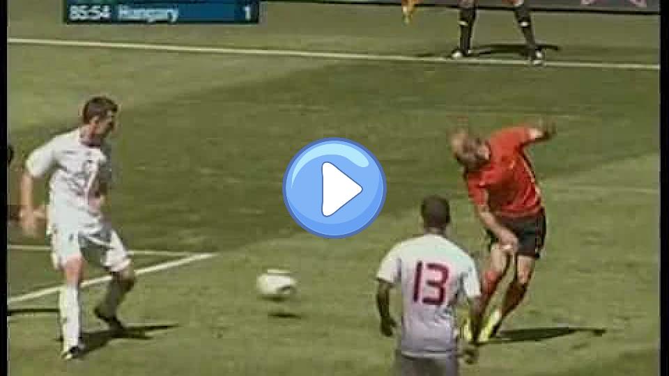 Video thumb: Arjen Robben Limps Off Injured During Netherlands' Friendly Against Hungary