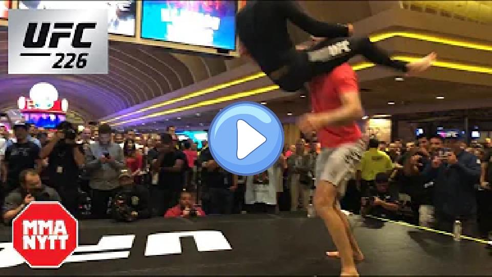 Video thumb: Brian Ortega's Impressive Flying Triangle Choke at UFC 226 Open Workout