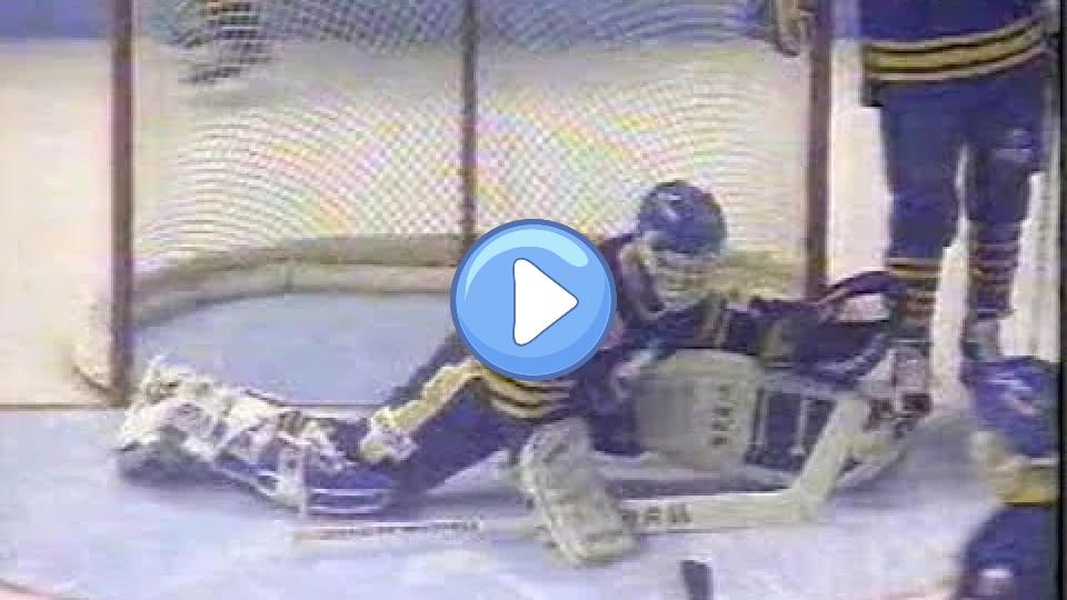 Video thumb: Dominik Hasek replaced Grant Fuhr (February 27, 1993)