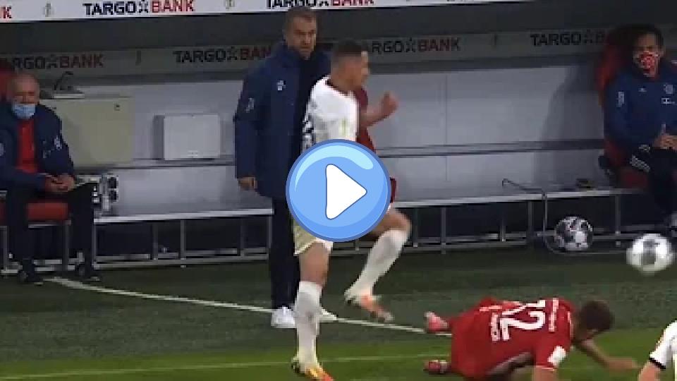 Video thumb: FC Bayern | Dominic Kohr hits Joshua Kimmich on the head | 06/10/2020