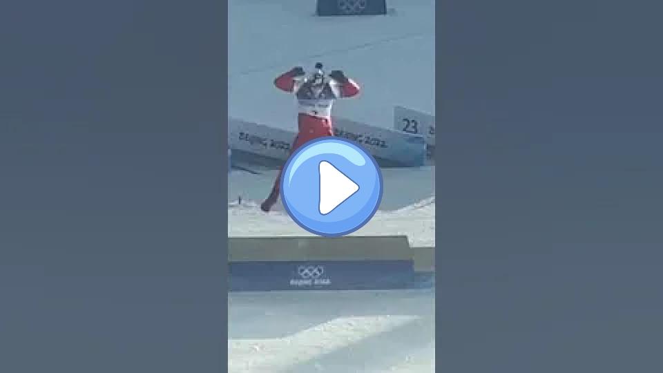 Video thumb: Alexander Bolshunov broke the podium during the award ceremony at the Olympic Games.