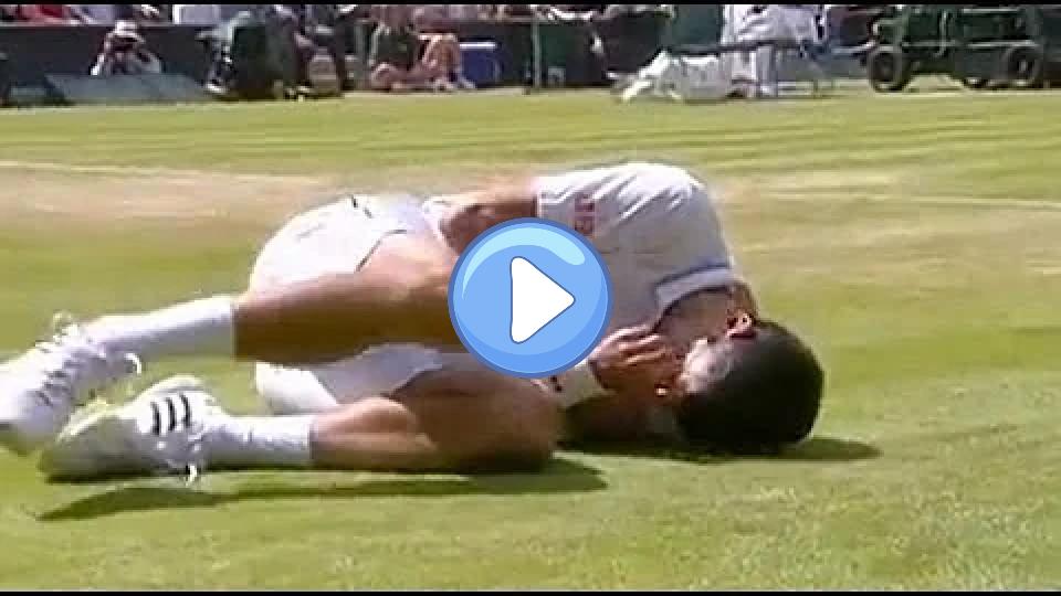 Video thumb: Djokovic takes a bad fall during his match against Simon - Wimbledon 2014